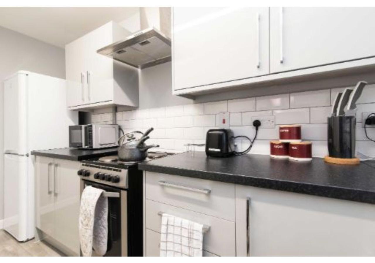 Sublime Stays Coventry- Jenner Pet Friendly With Parking *
